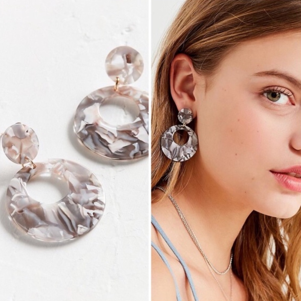 Gray Tortoise Round Pendant Earrings